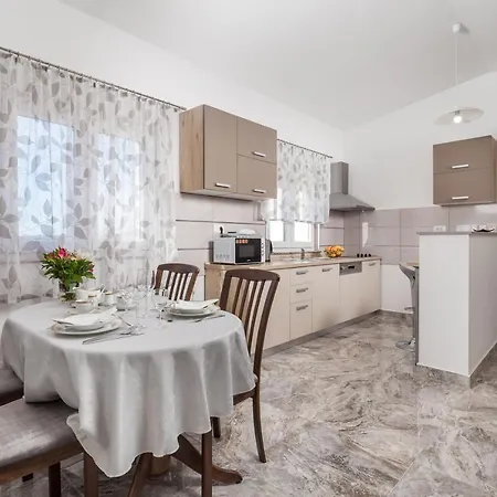 Dani-e.l. Apartment *